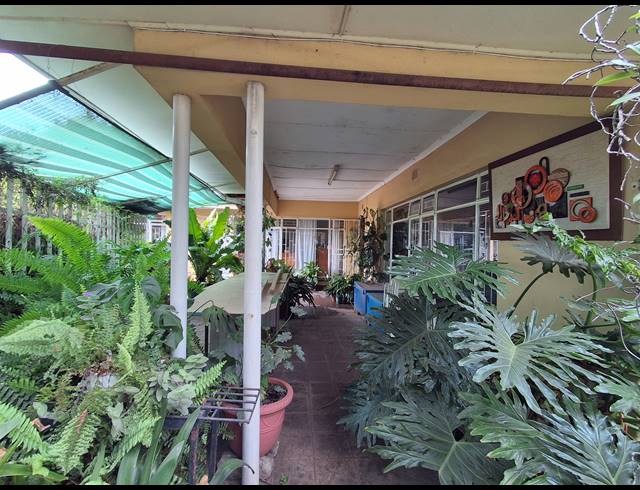 4 BEDROOM FREESTANDING FOR SALE IN STILFONTEIN EXT 4